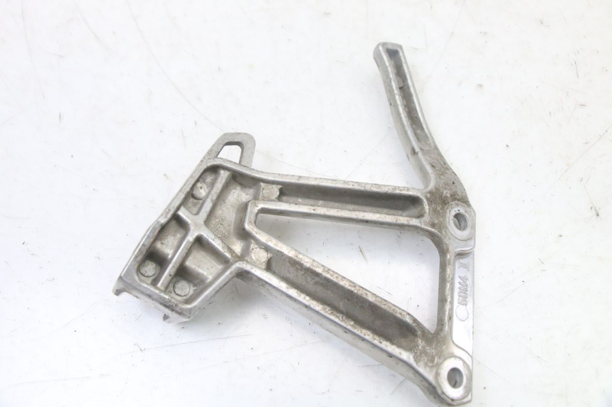 photo de Achterste linker voetsteunplaatje YAMAHA FZS FAZER 600 (2001 - 2003) - Technische close-up