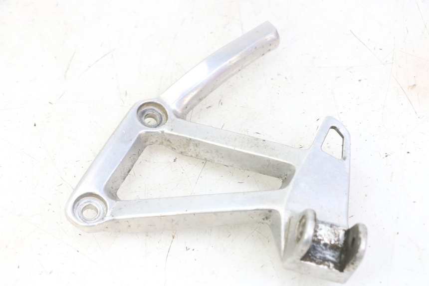 photo de Achterste linker voetsteunplaatje YAMAHA FZS FAZER 600 (2001 - 2003) - Hoofdaanzicht