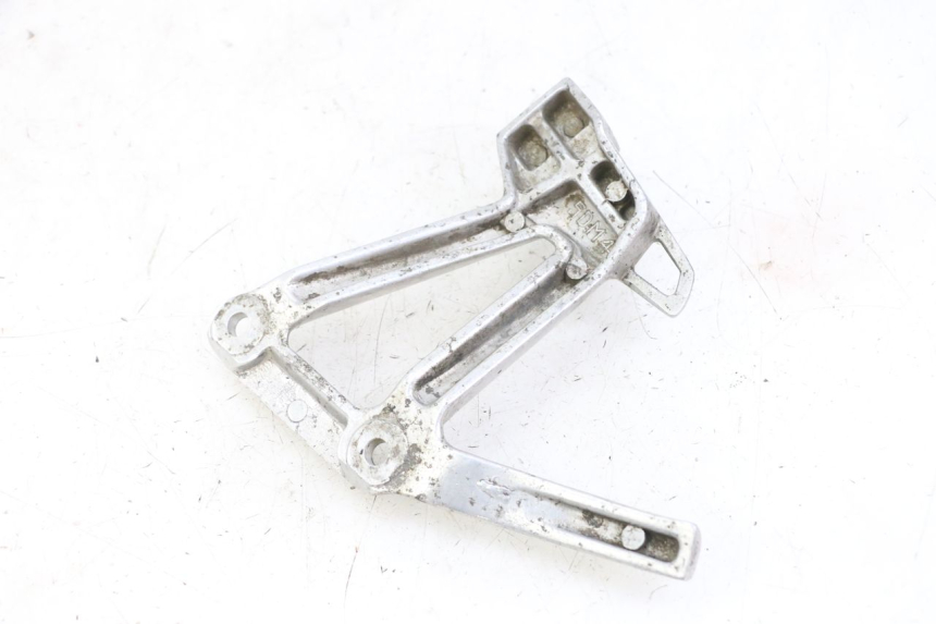 photo de Achterste linker voetsteunplaatje YAMAHA FZS FAZER 600 (2001 - 2003) - Zoom op gebruiksstaat