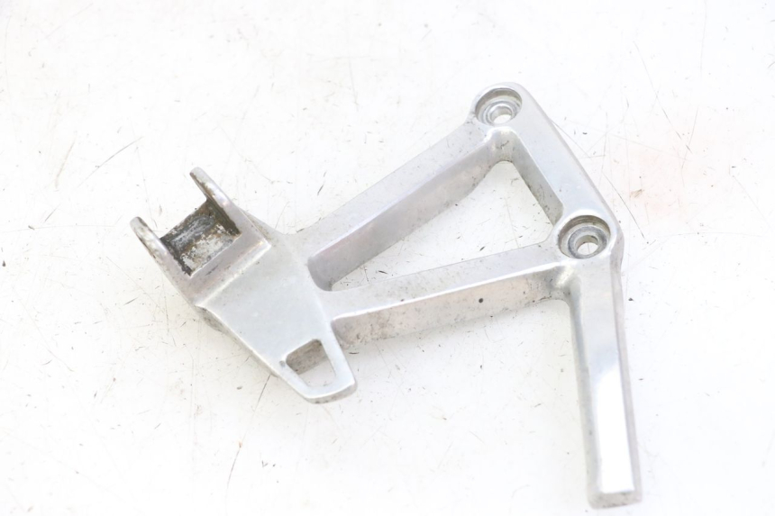 photo de Achterste linker voetsteunplaatje YAMAHA FZS FAZER 600 (2001 - 2003) - Technische close-up