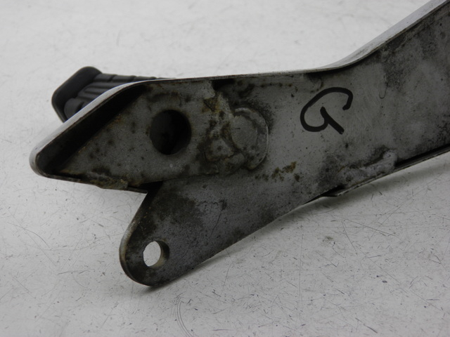 photo de Achterste linker voetsteunplaat YAMAHA YBR CUSTOM 125 (2008 - 2010) - Technische close-up