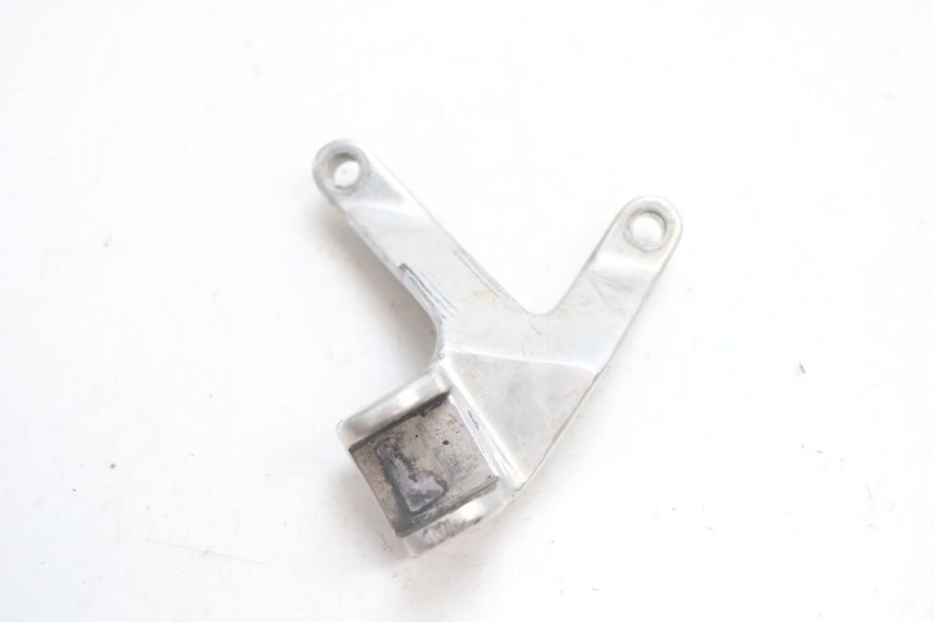 photo de ACHTERLINKER VOETSTEUNPLAAT YAMAHA YZF R GENESIS 750 (1993 - 1998) - Detail van het onderdeel
