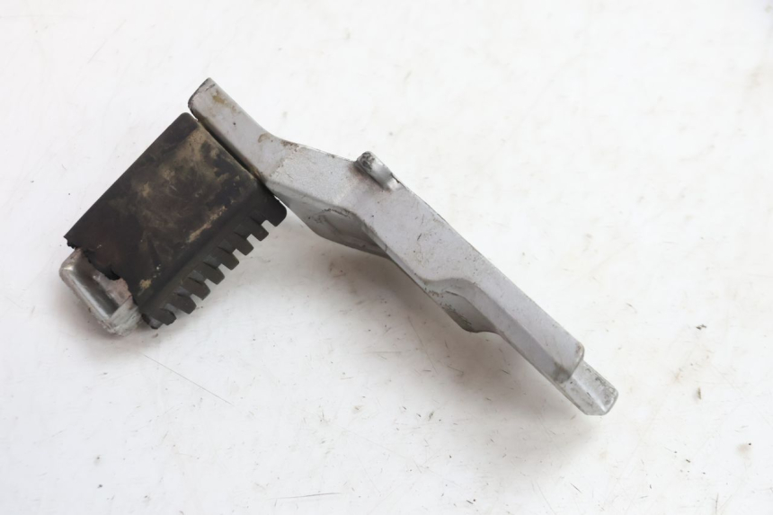 photo de VOETSTEUNPLAAT VOOR RECHTS PEUGEOT 103 SPX CLIP 50 (1989 - 1992) - Technische close-up