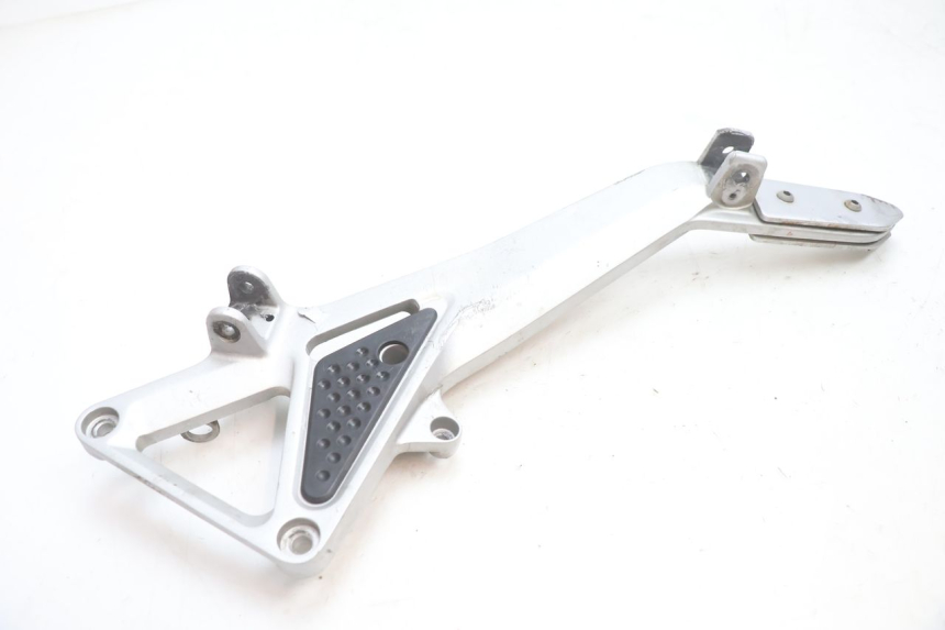 photo de VOETSTEUNPLAAT VOOR RECHTS VOOR HONDA CB F HORNET 600 (2005 - 2006) - Andere kijkhoek