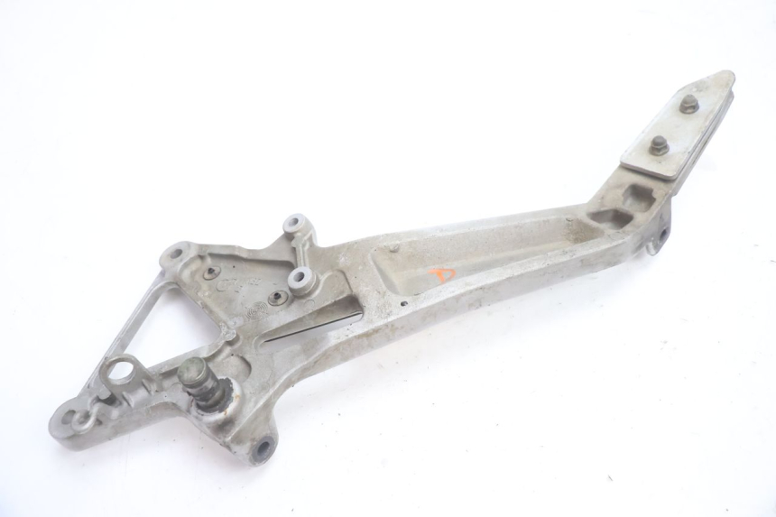 photo de VOETSTEUNPLAAT VOOR RECHTS VOOR HONDA CB F HORNET 600 (2005 - 2006) - Technische close-up