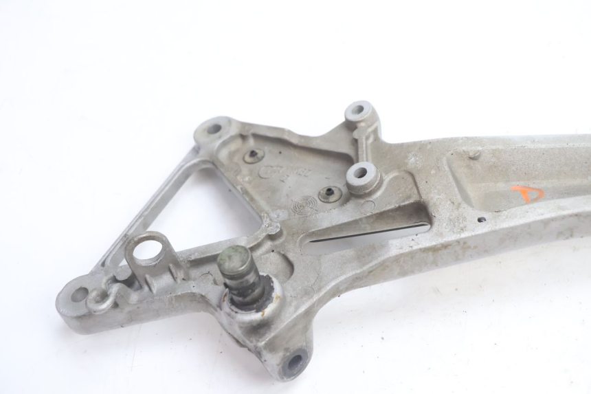 photo de VOETSTEUNPLAAT VOOR RECHTS VOOR HONDA CB F HORNET 600 (2005 - 2006) - Overzicht