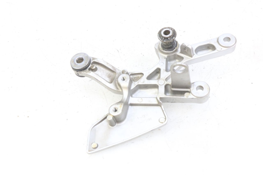 photo de VOETSTEUNPLAAT VOOR RECHTS VOORAN HONDA CB R 1000 (2018 - 2023) - Detail van het onderdeel