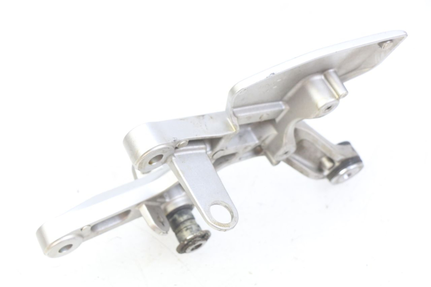 photo de VOETSTEUNPLAAT VOOR RECHTS VOORAN HONDA CB R 1000 (2018 - 2023) - Andere kijkhoek