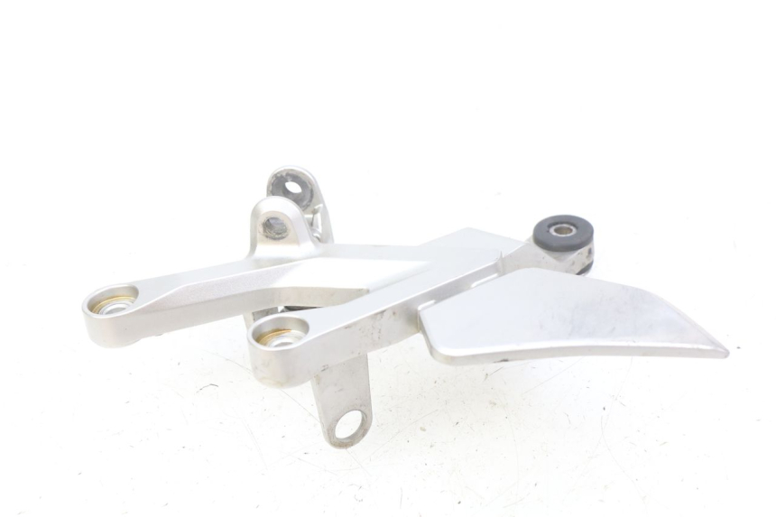 photo de VOETSTEUNPLAAT VOOR RECHTS VOORAN HONDA CB R 1000 (2018 - 2023) - Technische close-up