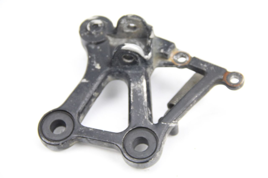 photo de VOETSTEUNPLAAT VOOR RECHTS VOORSTE HONDA CBR F SC21 1000 (1986 - 1992) - Detail van het onderdeel