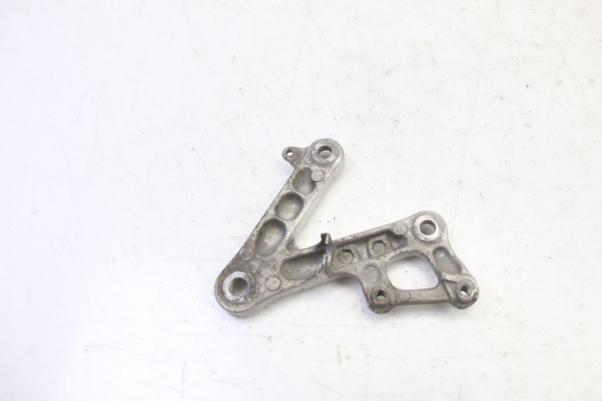 photo de VOETSTEUNPLAAT VOOR RECHTS VOORAN HONDA CBR RR FIREBLADE 900 (1992 - 1994) - Andere kijkhoek