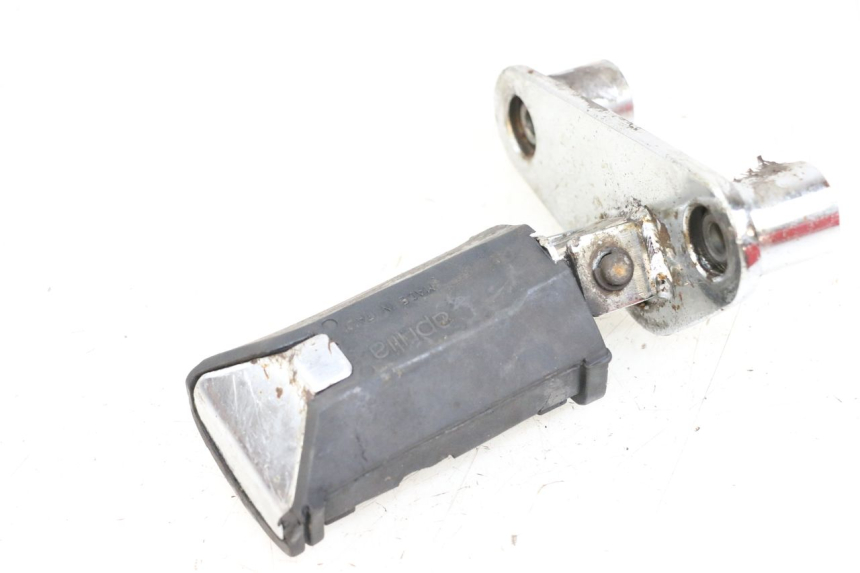 photo de VOETSTEUNPLAAT VOOR RECHTS VOORAN APRILIA CLASSIC 125 (1995 - 2001) - Detail van het onderdeel