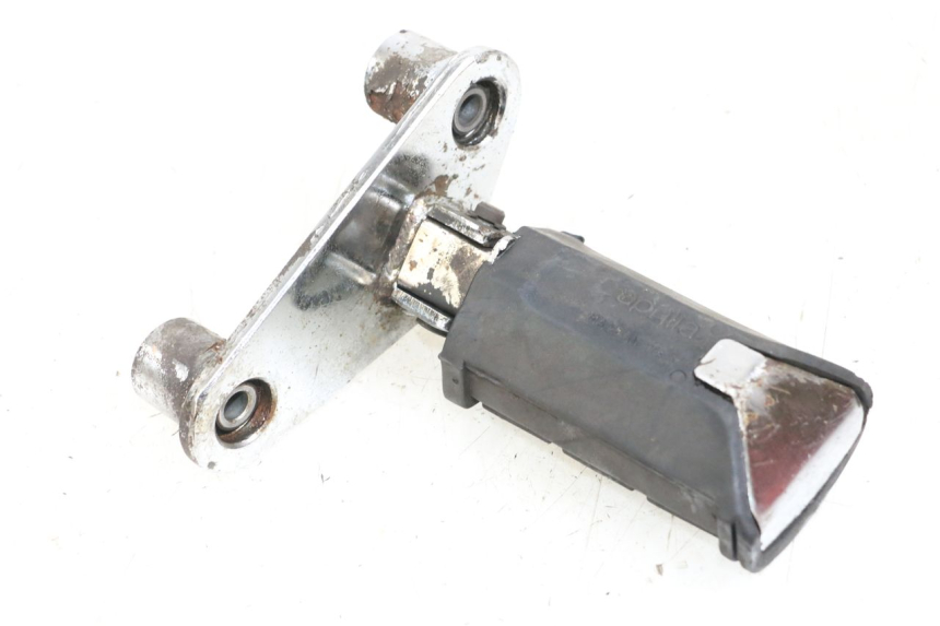 photo de VOETSTEUNPLAAT VOOR RECHTS VOORAN APRILIA CLASSIC 125 (1995 - 2001) - Zoom op gebruiksstaat