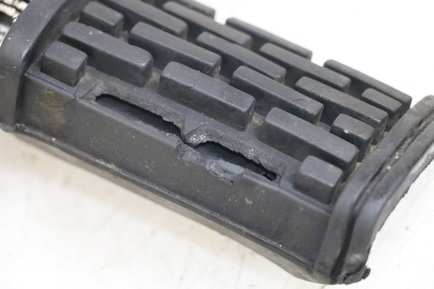 photo de VOETSTEUNPLAAT VOOR RECHTS VOORAN APRILIA CLASSIC 125 (1995 - 2001) - Technische close-up