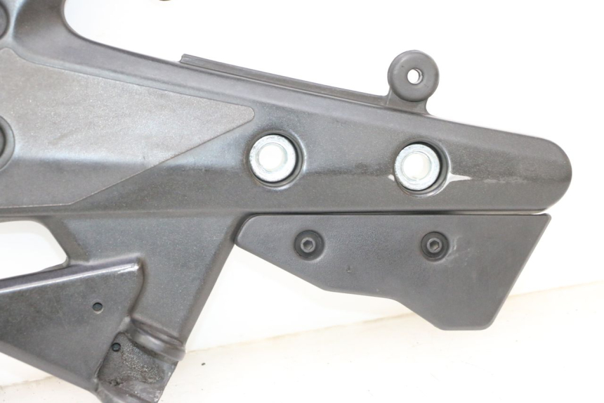 photo de RECHTE VOETSTEUNPLAAT VOORZIJDE RECHTS KAWASAKI ER-6 ER6 F ABS 650 (2012 - 2016) - Kenmerkende details