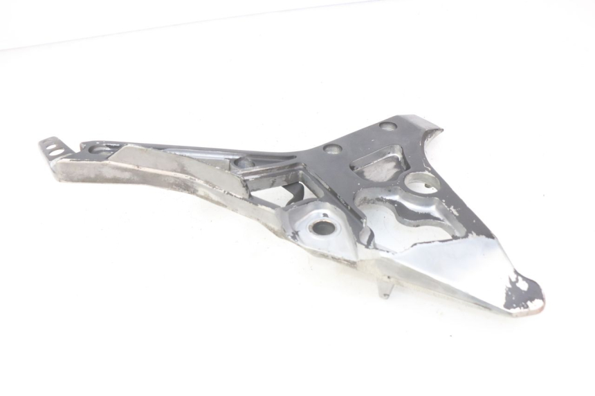 photo de VOETSTEUNPLAAT VOOR RECHTS VOORAN YAMAHA FJ 3CX 1200 (1986 - 1996) - Detail van het onderdeel