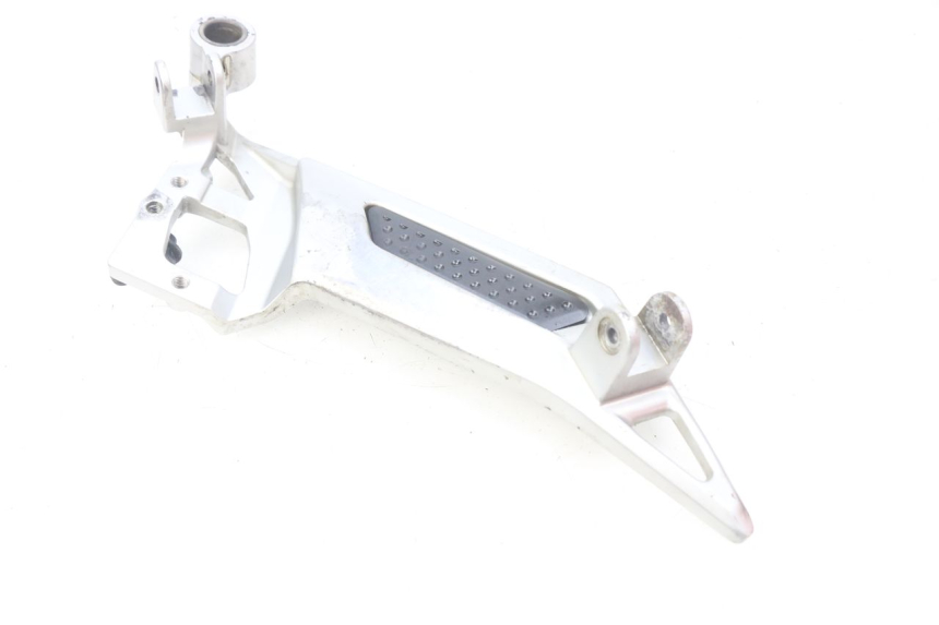 photo de VOETSTEUNPLAAT VOOR RECHTS VOORSTE YAMAHA FJR ABS 1300 (2006 - 2012) - Technische close-up