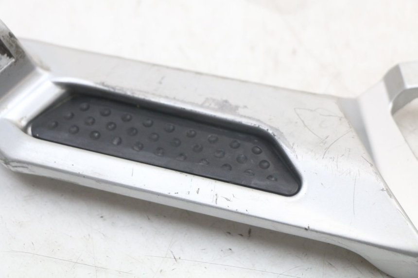 photo de VOETSTEUNPLAAT VOOR RECHTS VOORSTE YAMAHA FJR ABS 1300 (2006 - 2012) - Technische close-up