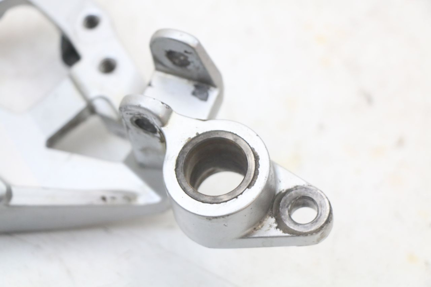 photo de VOETSTEUNPLAAT VOOR RECHTS VOORSTE YAMAHA FJR ABS 1300 (2006 - 2012) - Bevestigingspunten