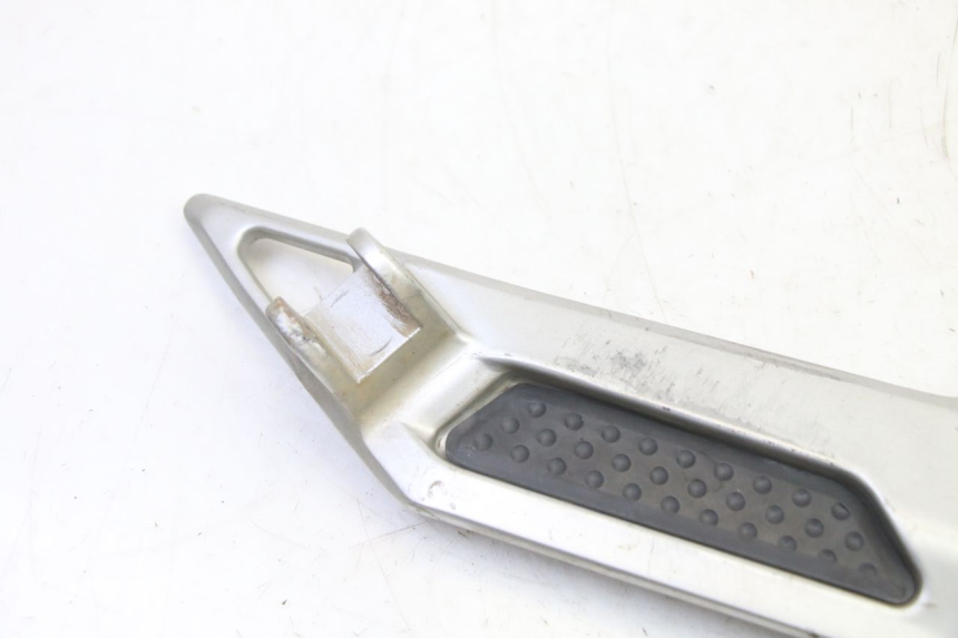 photo de VOETSTEUNPLAAT VOOR RECHTS VOORSTE YAMAHA FJR ABS 1300 (2006 - 2012) - Detail van het onderdeel