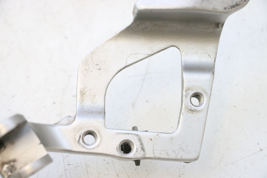photo de VOETSTEUNPLAAT VOOR RECHTS YAMAHA FJR 1300 (2001 - 2005) - Detail van het onderdeel