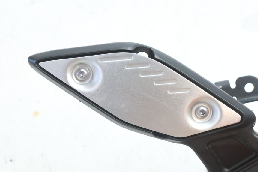 photo de VOETSTEUNPLAAT VOOR RECHTS VOORAN YAMAHA FZ8 800 (2010 - 2016) - Detail van het onderdeel