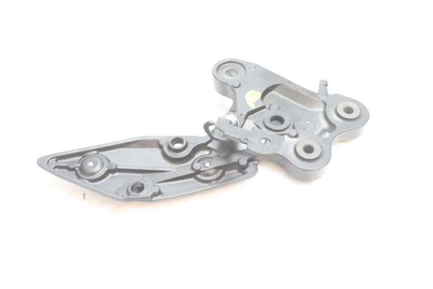 photo de VOETSTEUNPLAAT VOOR RECHTS VOORAN YAMAHA FZ8 800 (2010 - 2016) - Bevestigingspunten