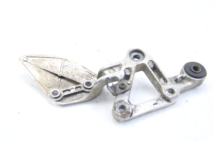 photo de VOETSTEUNPLAAT VOOR RECHTS VOORAN YAMAHA FZS FAZER 600 (2001 - 2003) - Detail van het onderdeel