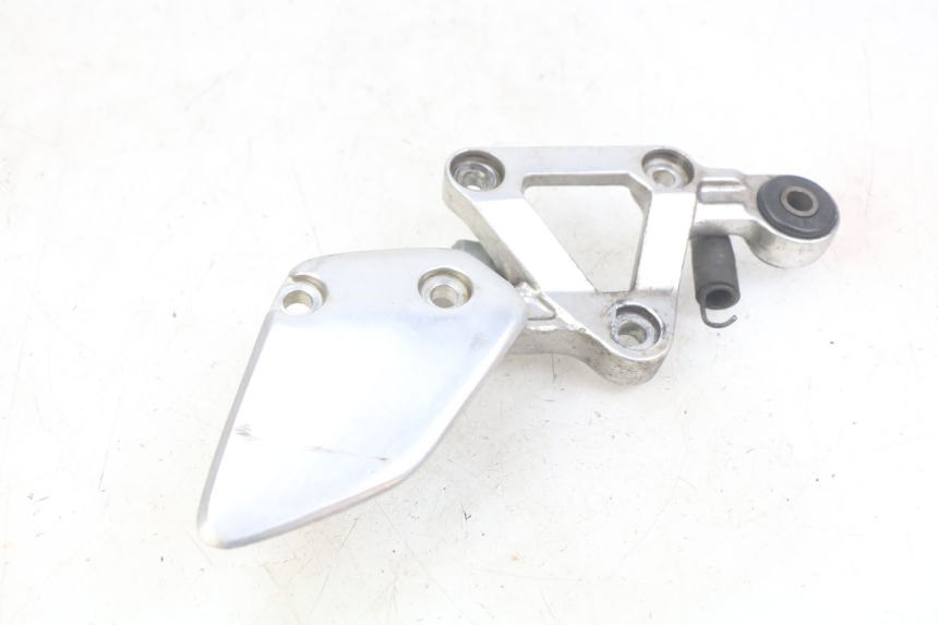 photo de VOETSTEUNPLAAT VOOR RECHTS VOORAN YAMAHA FZS FAZER 600 (1998 - 2001) - Detail van het onderdeel