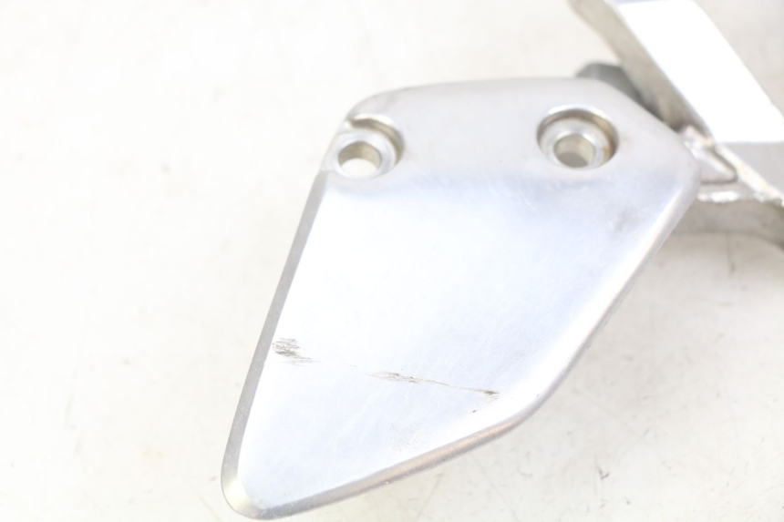 photo de VOETSTEUNPLAAT VOOR RECHTS VOORAN YAMAHA FZS FAZER 600 (1998 - 2001) - Bevestigingspunten