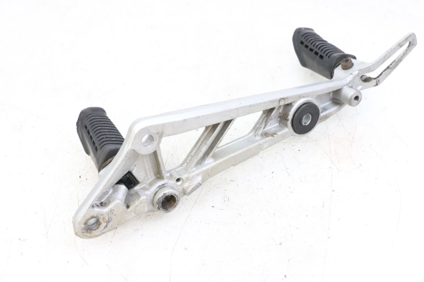 photo de VOETSTEUNPLAAT VOOR RECHTS VOORAN HYOSUNG GF 125 (2001 - 2005) - Bevestigingspunten