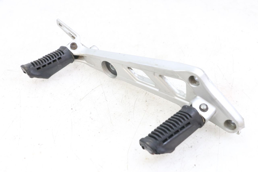 photo de VOETSTEUNPLAAT VOOR RECHTS VOORAN HYOSUNG GF 125 (2001 - 2005) - Markeringen en referenties