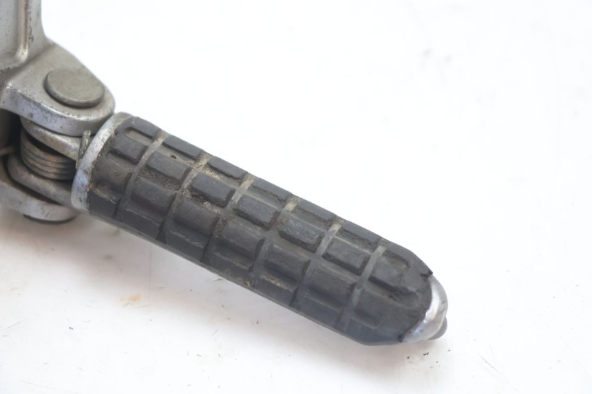 photo de VOETSTEUNPLAAT VOOR RECHTS VOOR KAWASAKI GPX F ZX750F 750 (1986 - 1990) - Detail van het onderdeel