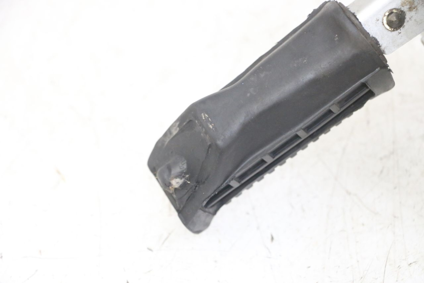 photo de VOETSTEUNPLAAT VOOR RECHTS VOORAN SUZUKI GS GSE 500 (2001 - 2003) - Zoom op gebruiksstaat