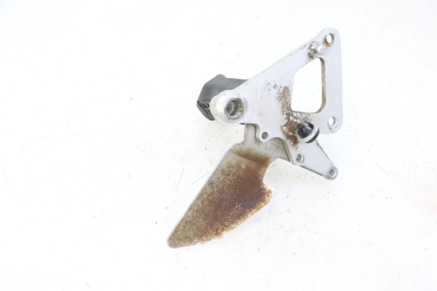 photo de VOETSTEUNPLAAT VOOR RECHTS VOORAN SUZUKI GS GSE 500 (2001 - 2003) - Technische close-up