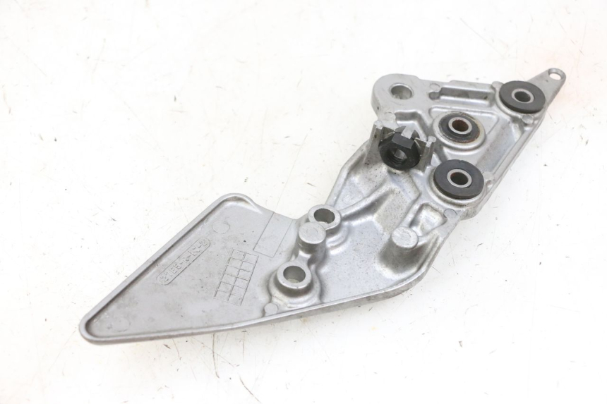 photo de VOETSTEUNPLAAT VOOR RECHTS VOORAN SUZUKI GSF N BANDIT 600 (1996 - 1999) - Technische close-up
