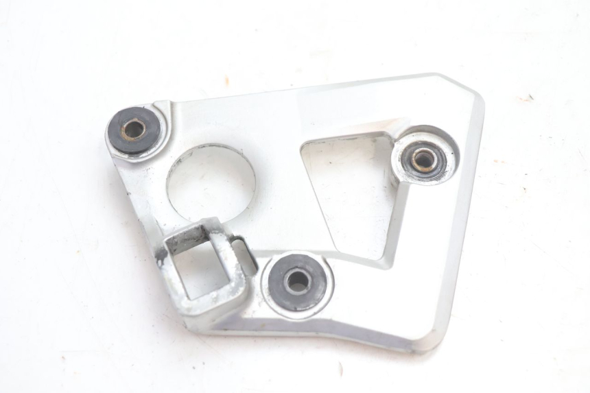 photo de VOETSTEUNPLAAT VOOR RECHTS VOORAN SUZUKI GSX F GSXF 750 (1988 - 1998) - Hoofdaanzicht