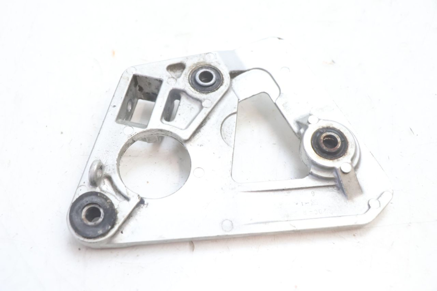 photo de VOETSTEUNPLAAT VOOR RECHTS VOORAN SUZUKI GSX F GSXF 750 (1988 - 1998) - Andere kijkhoek