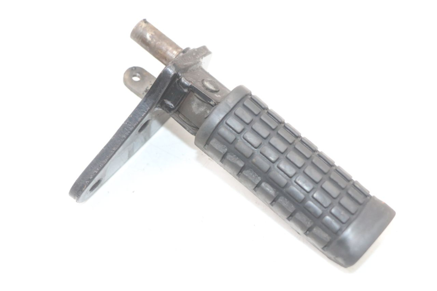 photo de VOETSTEUNPLAAT VOOR RECHTS VOORAN SUZUKI GZ MARAUDER 125 (1998 - 2004) - Hoofdaanzicht