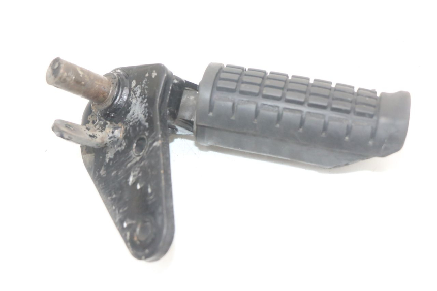 photo de VOETSTEUNPLAAT VOOR RECHTS VOORAN SUZUKI GZ MARAUDER 125 (1998 - 2004) - Andere kijkhoek