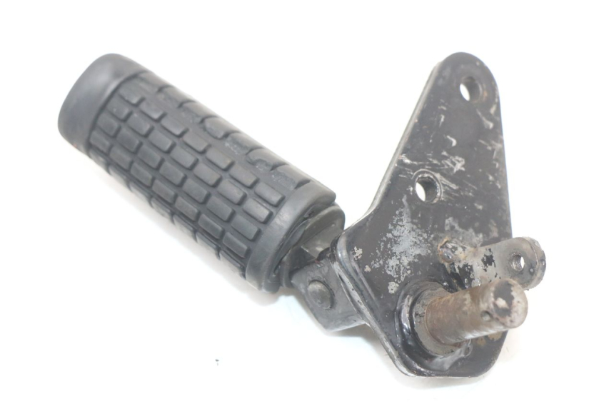 photo de VOETSTEUNPLAAT VOOR RECHTS VOORAN SUZUKI GZ MARAUDER 125 (1998 - 2004) - Technische close-up