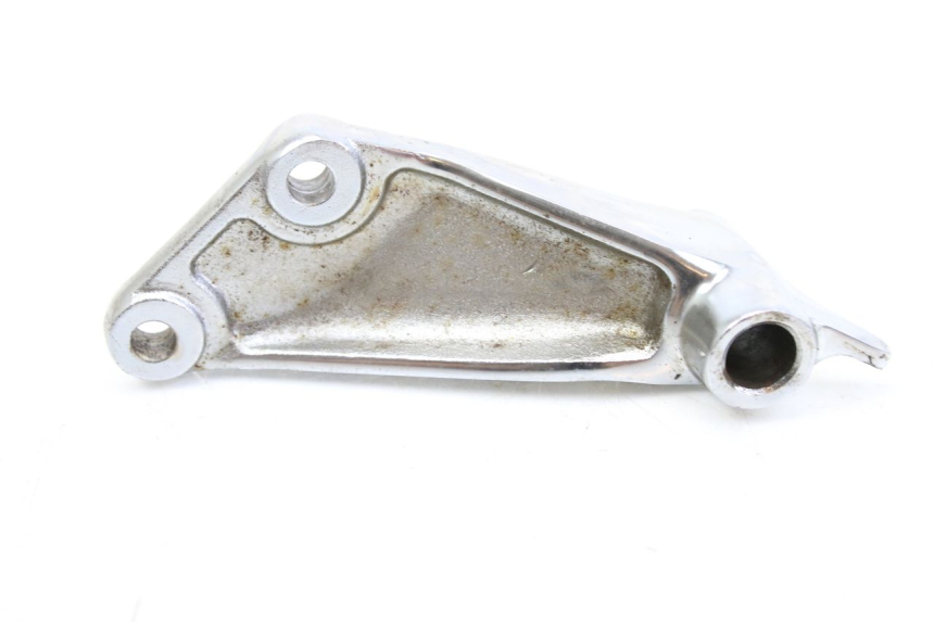 photo de VOETSTEUNPLAAT VOOR RECHTS VOORAN SYM HUSKY 125 (1999 - 2005) - Technische close-up