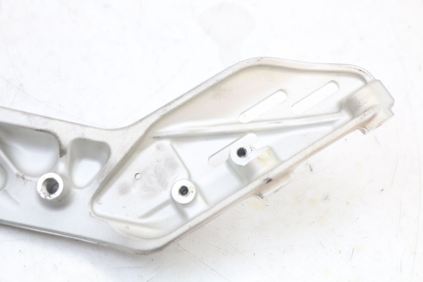 photo de VOETSTEUNPLAAT VOOR RECHTS VOORAN HUSQVARNA SVARTPILEN 401 (2018 - 2023) - Staat van het oppervlak