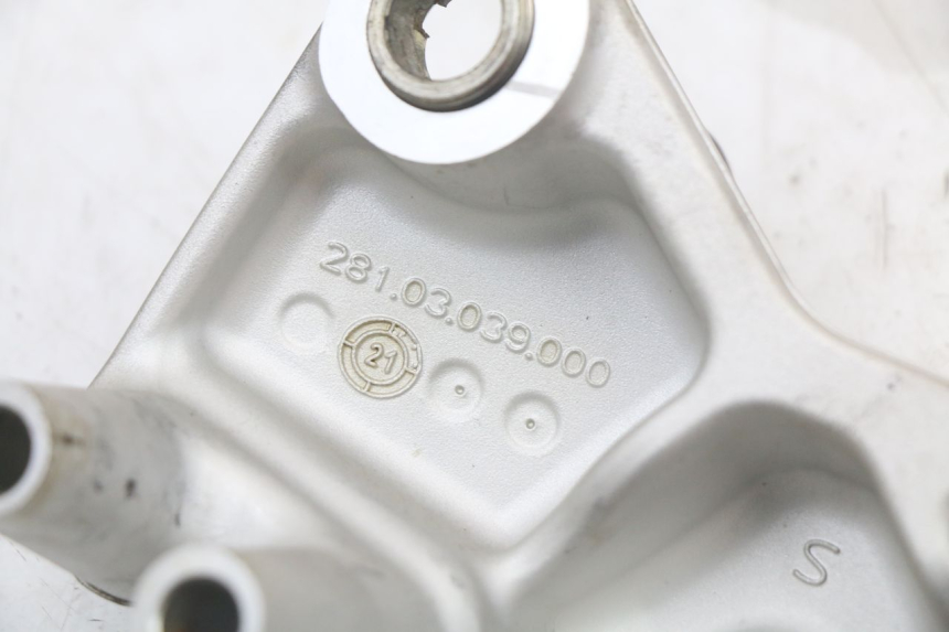 photo de VOETSTEUNPLAAT VOOR RECHTS VOORAN HUSQVARNA SVARTPILEN 401 (2018 - 2023) - Gecontroleerd onderdeel