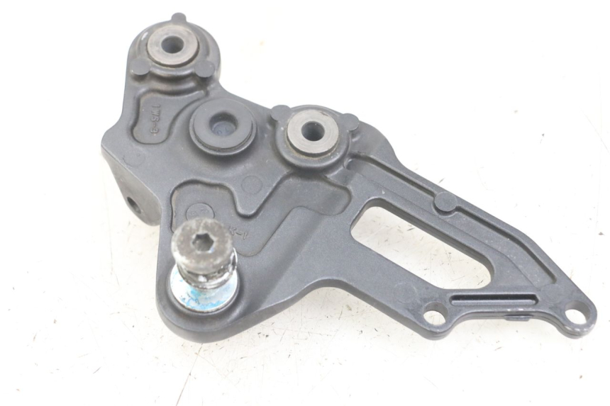 photo de VOETSTEUNPLAAT VOOR RECHTS VOORAN YAMAHA MT-07 MT07 ABS 700 (2014 - 2017) - Detail van het onderdeel