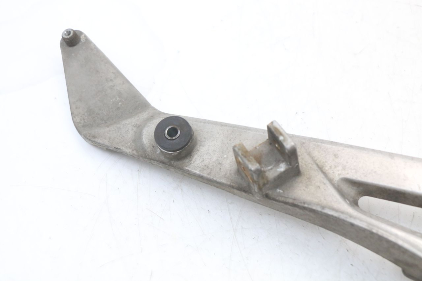 photo de VOETSTEUNPLAAT VOOR RECHTS VOORAN HONDA NTV DEAUVILLE 650 (1998 - 2001) - Detail van het onderdeel