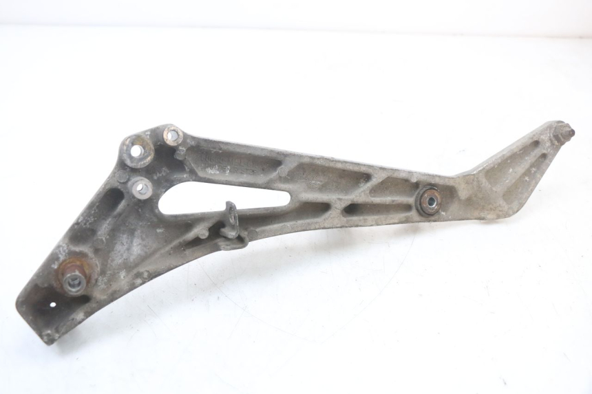 photo de VOETSTEUNPLAAT VOOR RECHTS VOORAN HONDA NTV DEAUVILLE 650 (1998 - 2001) - Technische close-up