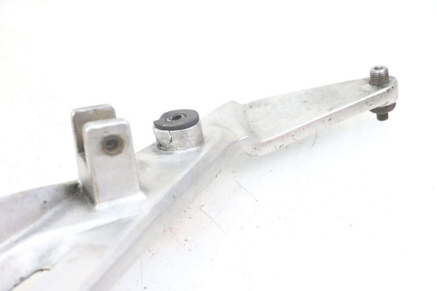 photo de VOETSTEUNPLAAT VOOR RECHTS VOORAN HONDA NTV DEAUVILLE 650 (1998 - 2001) - Bevestigingspunten