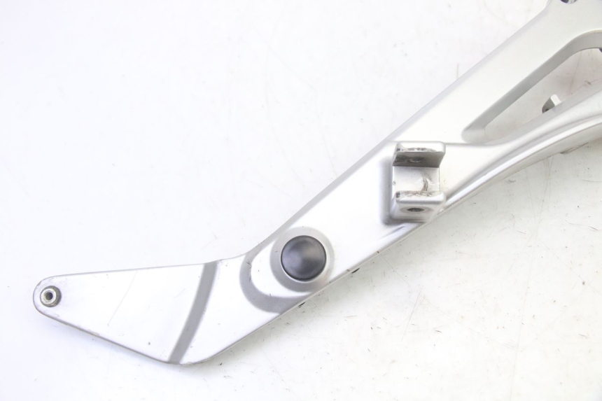 photo de VOETSTEUNPLAAT VOOR RECHTS VOORSTE HONDA NTV DEAUVILLE 650 (2001 - 2006) - Detail van het onderdeel