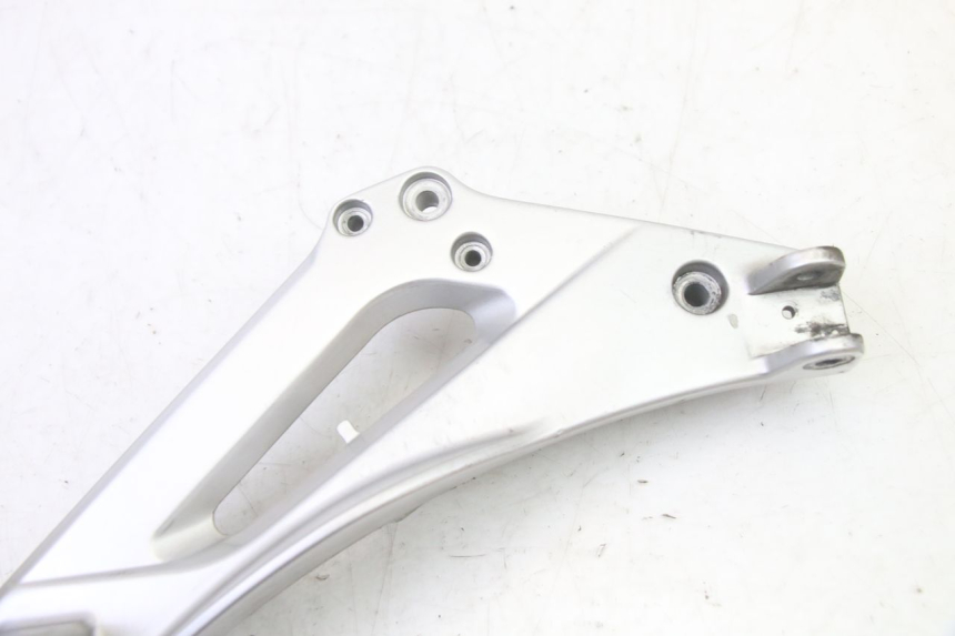 photo de VOETSTEUNPLAAT VOOR RECHTS VOORSTE HONDA NTV DEAUVILLE 650 (2001 - 2006) - Zoom op gebruiksstaat